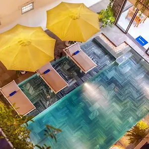 3* Hotel Tomorrow